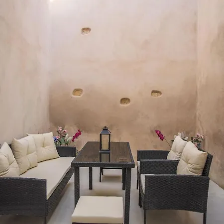 Apartment Central Art Maisonette By Estia *